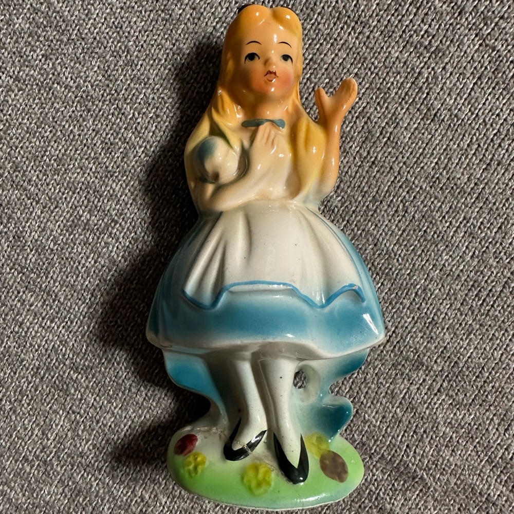WDP Alice in Wonderland figurine